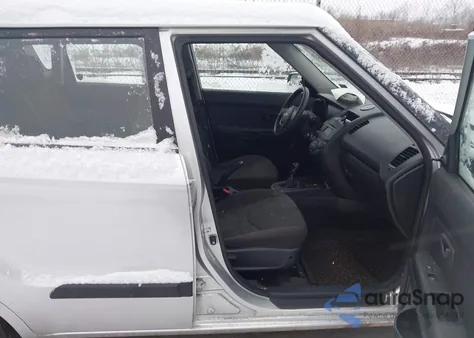 2011 Kia Soul z USA, uszkodzony, nr VIN KNDJT2A16B7260802